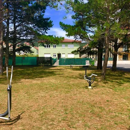 Apartamento jardín privado y piscina a 100 m playa